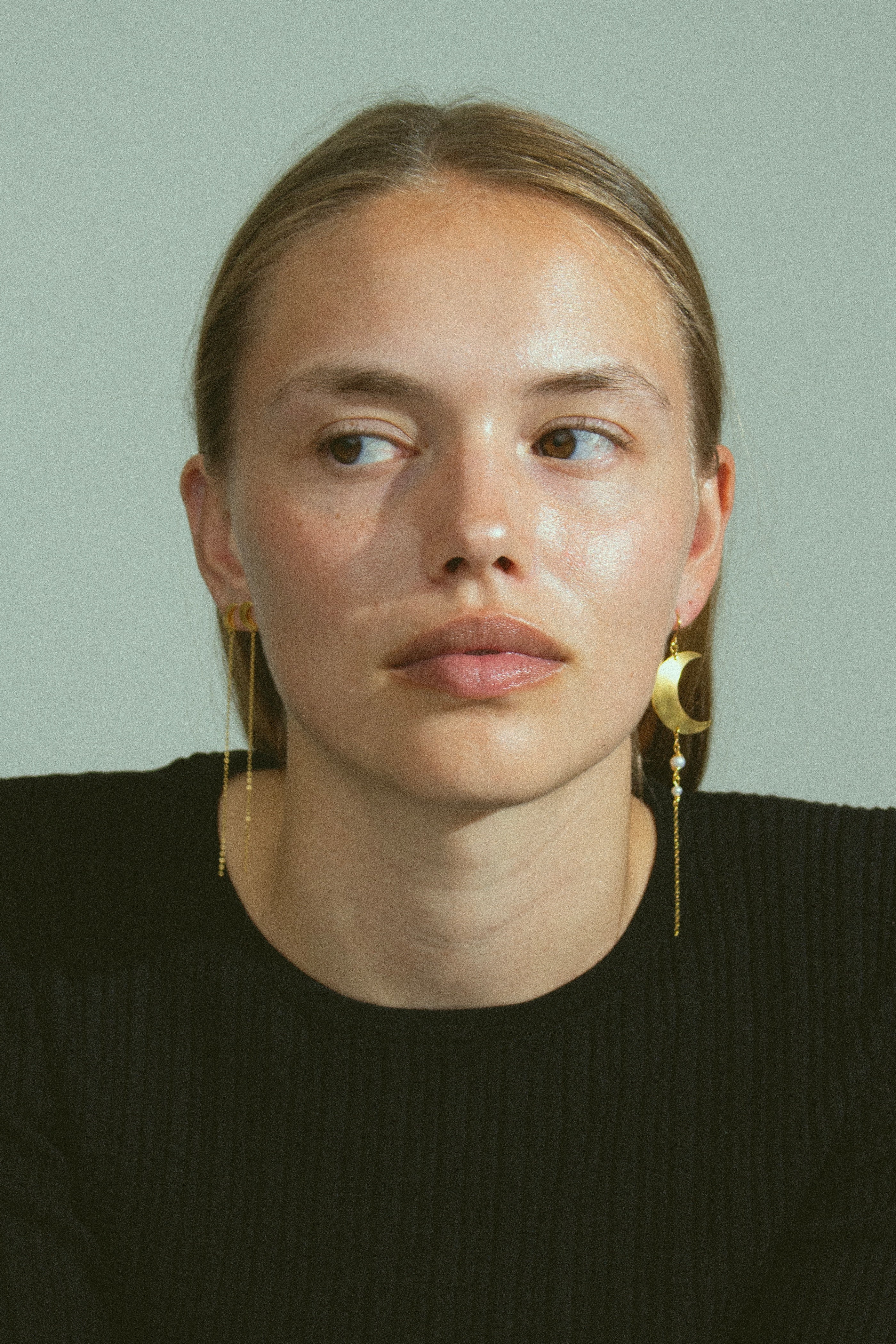 Half Moon with pearl chain ørering - forgyldt